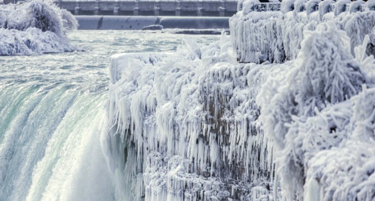 Congeladas las cataratas del Niágara