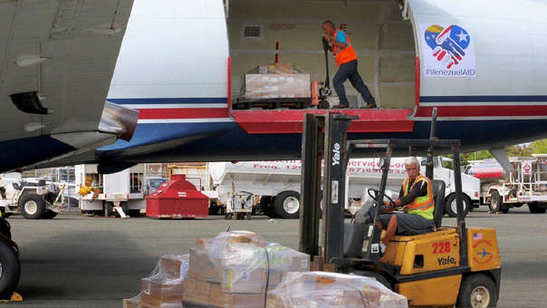 Llega avión a tierras venezolanas con ayuda humanitaria de Puerto Rico