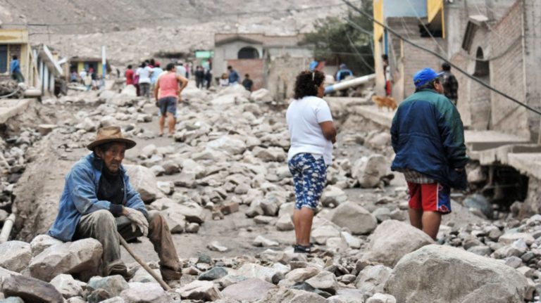 Muere otro niño tras avalancha de lodo en Perú