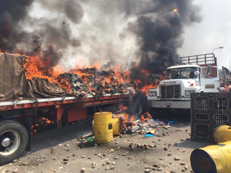 Ayuda humanitaria camino a Venezuela, funcionarios atacan caravanas