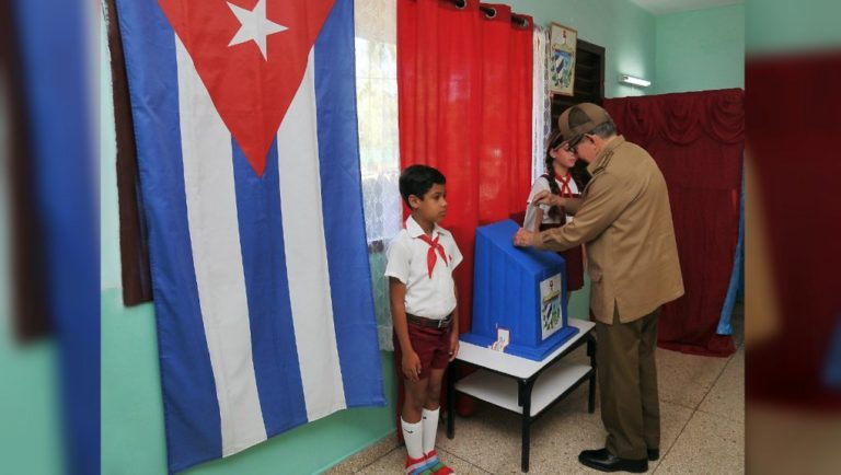 EEUU califica de “teatro político” referéndum en Cuba