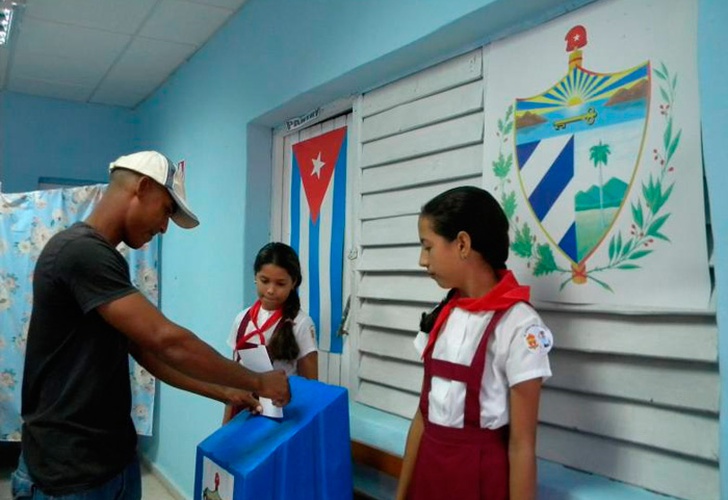 Cuba inicia referendo constitucional, Díaz Canel ya votó