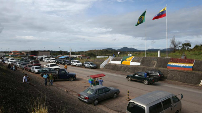 Maduro ordena cierre de frontera con Brasil y no descarta con Colombia