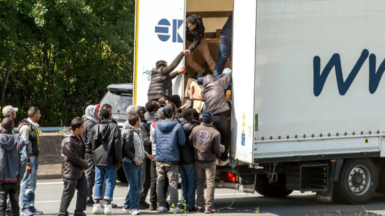 234 migrantes capturados mientras viajaban dentro de camiones en México