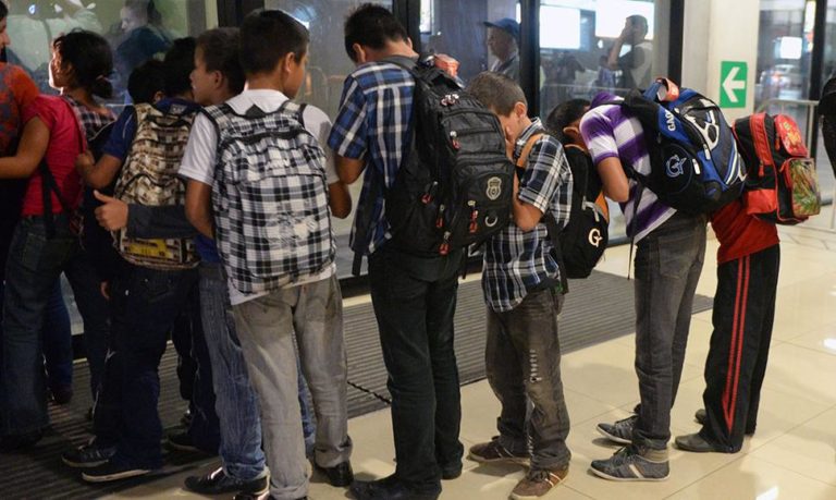 Niños en busca de asilo en EEUU son detenidos en México
