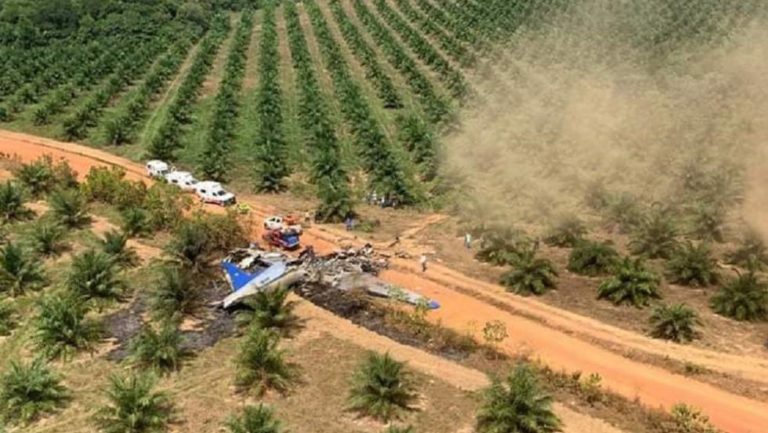 Mueren 14 personas tras estrellarse avión en Colombia