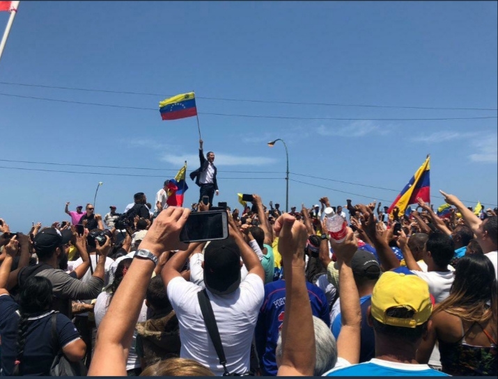 Funcionarios a Guaidó: ¡Bienvenido presidente!