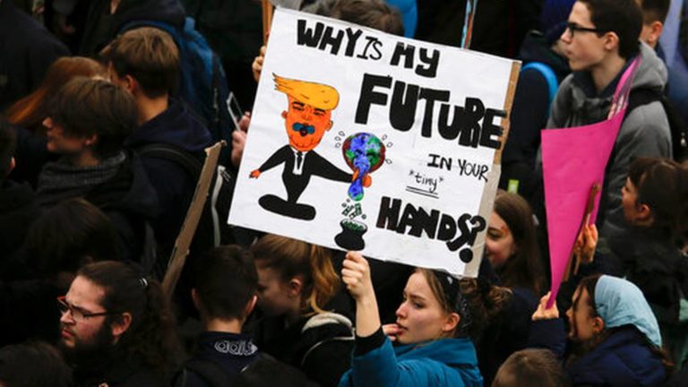 Jovenes de Berlín también protestan por el clima