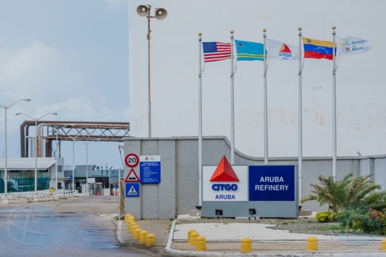 Tras exención de sanciones Aruba reanudará remodelación de refinería