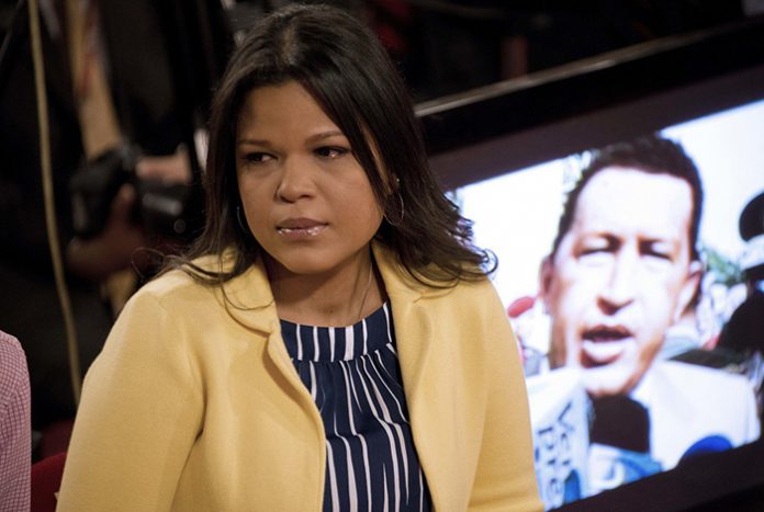 Petición para deportar a hija de Chávez supera firmas solicitadas