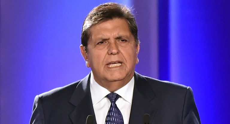 Expresidente de Perú Alan García se quita la vida para evitar su captura