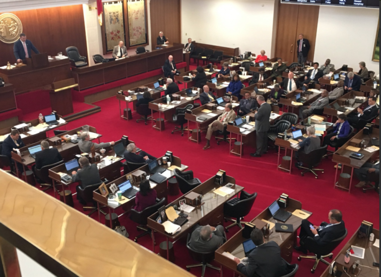 Propuesta antiinmigrante HB370 pasa al Senado