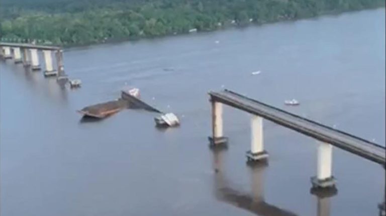 Varios desaparecidos tras colapso de puente en Brasil