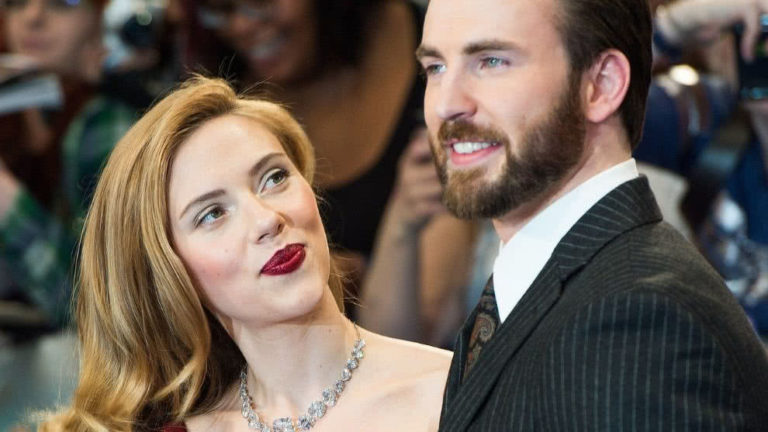 Scarlett Johansson y Chris Evans derrochan química
