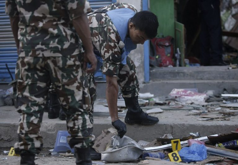 Serie de explosiones deja tres muertos en Katmandú