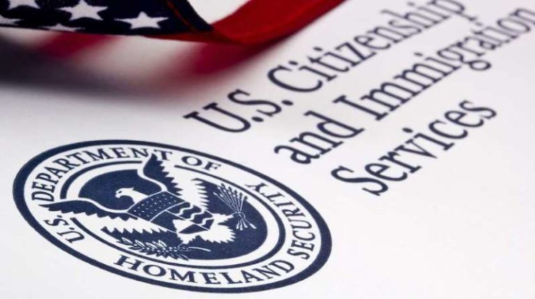 USCIS modifica cuatro formularios para trámites migratorios