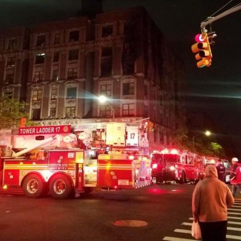 Trágico incendio provocó la muerte de seis personas en Harlem, Nueva York