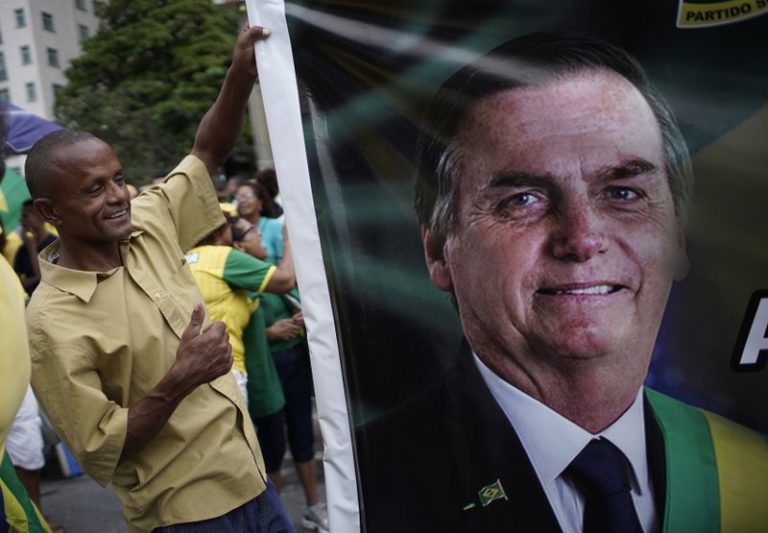 Miles marchan en Brasil para apoyar a Jair Bolsonaro