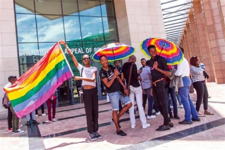 Botsuana despenaliza relaciones entre personas del mismo sexo