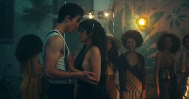 Shawn Mendes y Camila Cabello derrochan sensualidad