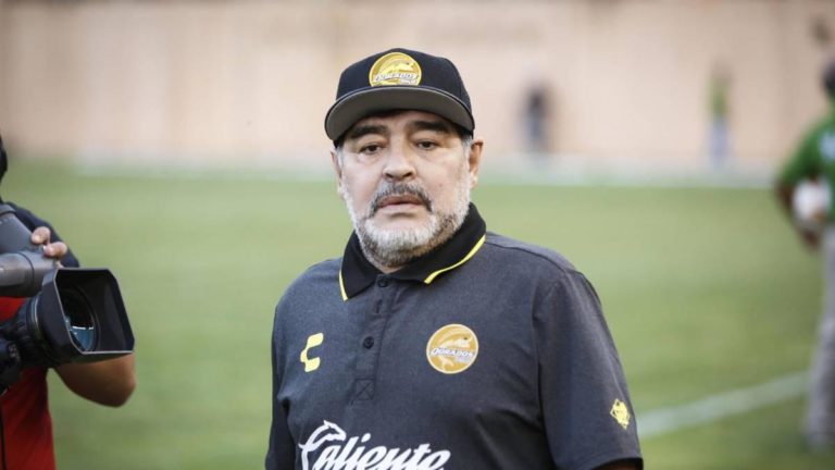 Maradona: Soy “el indicado” para dirigir al Man U