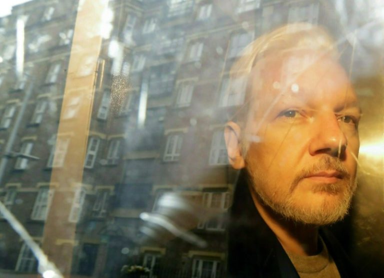 EEUU formaliza solicitud de extradición de Julian Assange