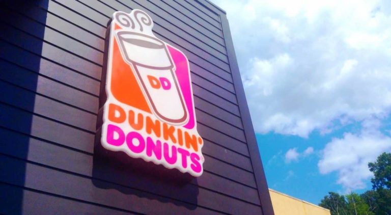 Dunkin’ Donuts castiga a franquicias por contratar indocumentados