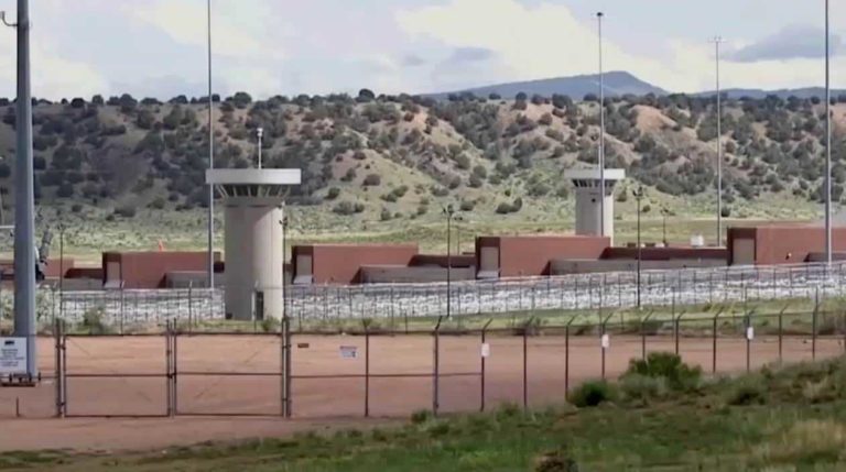 Confirman traslado de “El Chapo” a cárcel de Colorado