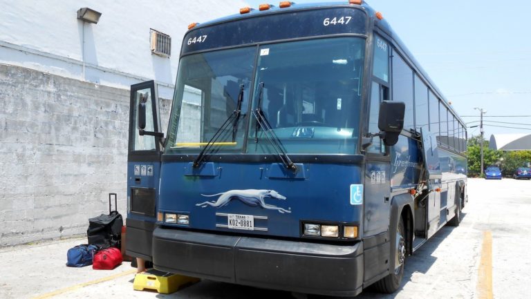 Piden a Greyhound impedir requisas en autobuses