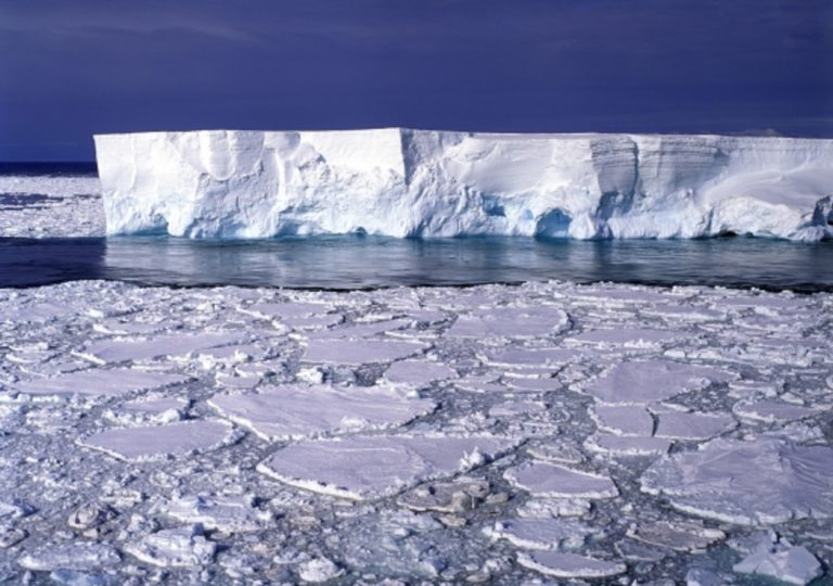 Estudio: Hielo de la Antártida ha reducido su tamaño