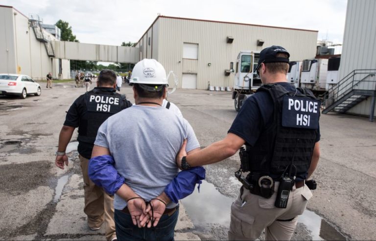 Inmigrantes para deportación podrían recibir fianza