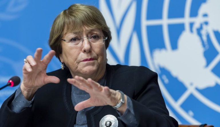 Bachelet: “Impactada” por trato de EEUU a inmigrantes
