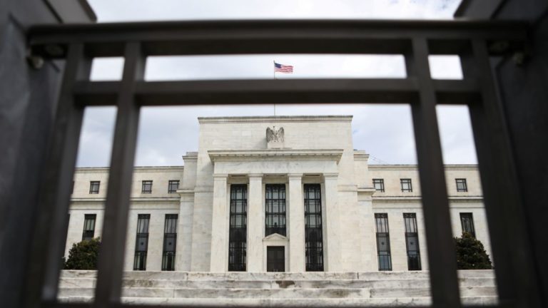 Trump ataca a la Fed y critica sus políticas