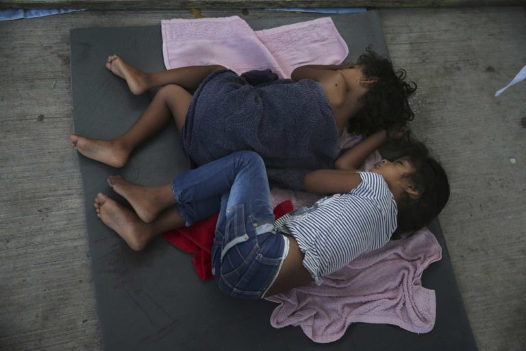 Niños migrantes no acompañados son asistidos por México