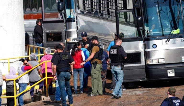 Redada en Misisipi: Detenidos 680 inmigrantes trabajadores