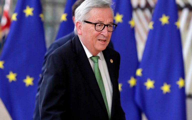 Juncker llamará a Johnson. Hablarán sobre el “Brexit”