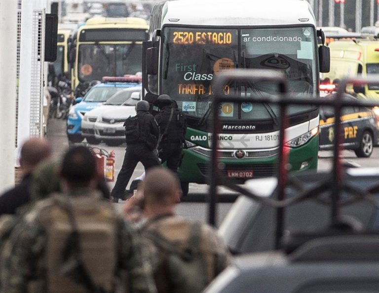 Brasil: Francotirador abatió a secuestrador en un autobús