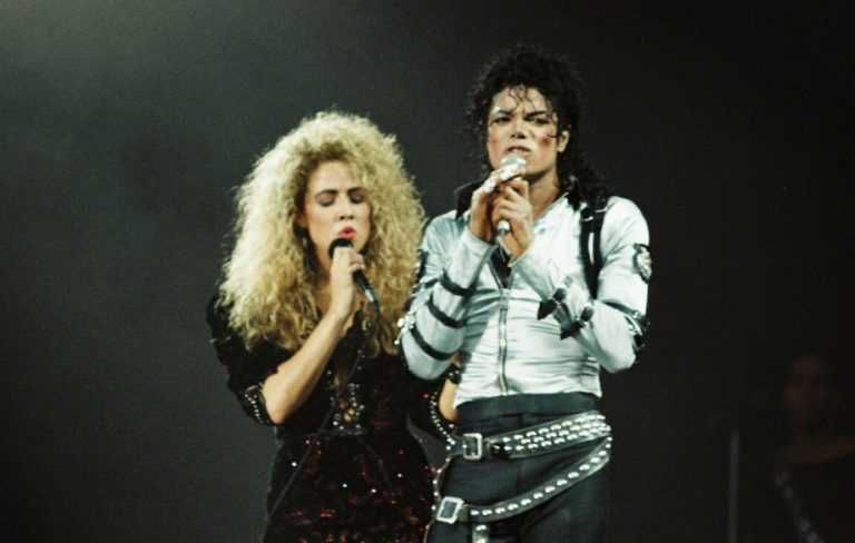 Sheryl Crow notó «extraño» interés de Michael Jackson en los niños