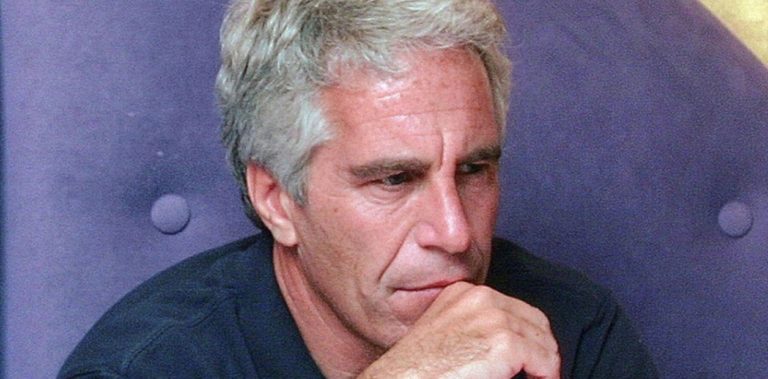 Autopsia: Epstein tenía el cuello fracturado