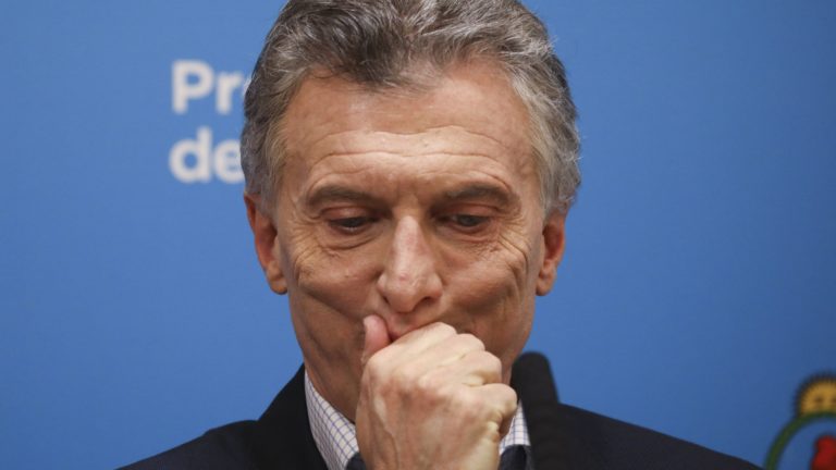 Macri cambia el tono y pide “perdón” a los argentinos