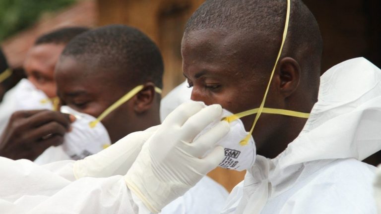 El ébola avanza en el Congo y Ruanda cierra frontera