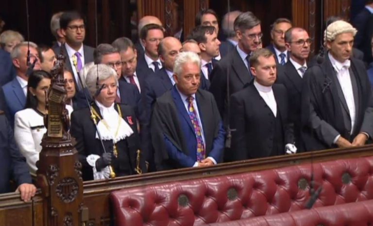 ¡Solemne protesta! Tradición en Parlamento británico se desmorona