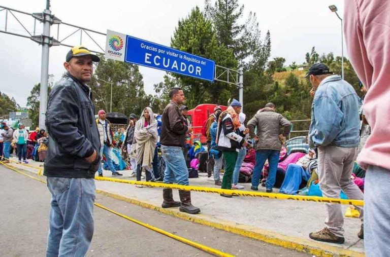 Ecuador otorgará “permiso de tránsito” a venezolanos