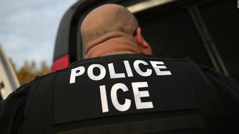ICE quiere deportarlo, pese a la enfermedad de su bebé