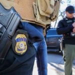 ICE DETIENE A INDOCUMENTADO