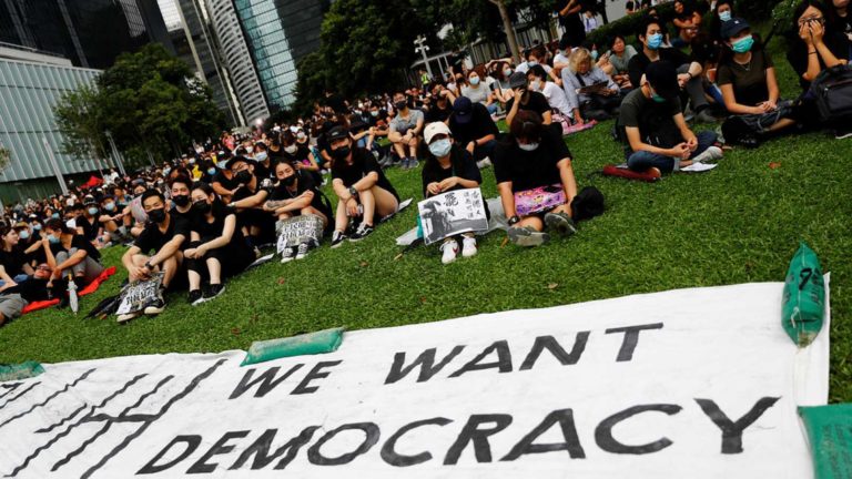 Huelga estudiantil en apoyo a protestas en Hong Kong