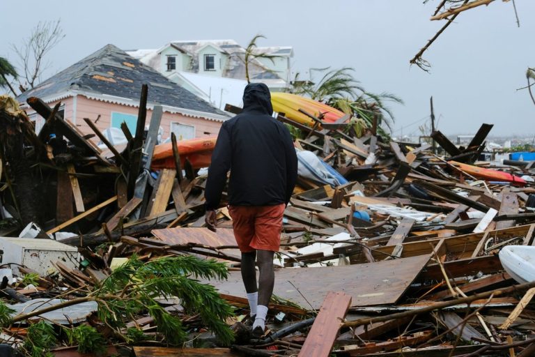 Aumentan a 50 los muertos en Bahamas por huracán