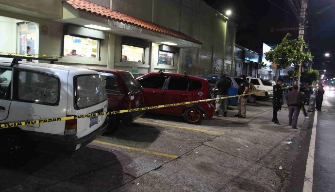 Dos heridos en tiroteo en restaurante de El Salvador