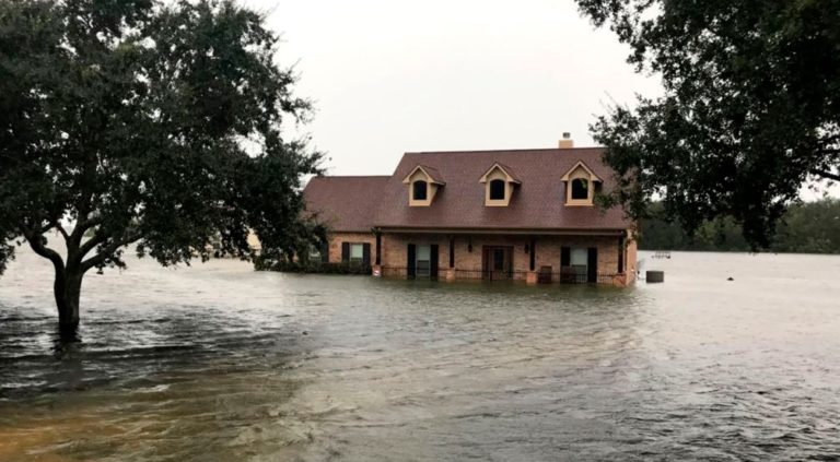 Imelda dejó dos muertos e inundaciones en Texas