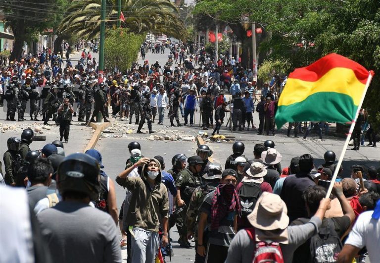 Bolivia se mantiene en la calle en apoyo y rechazo a Morales